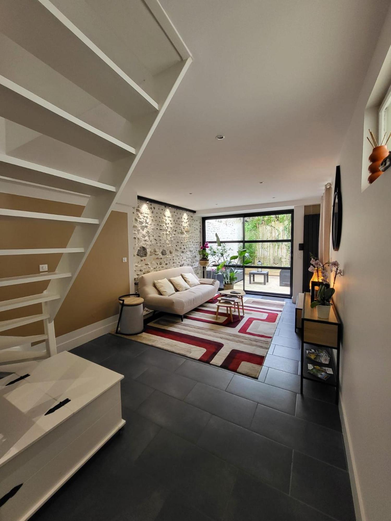 Le Patio - Appartement Calme - Hyper Centre Pau Luaran gambar