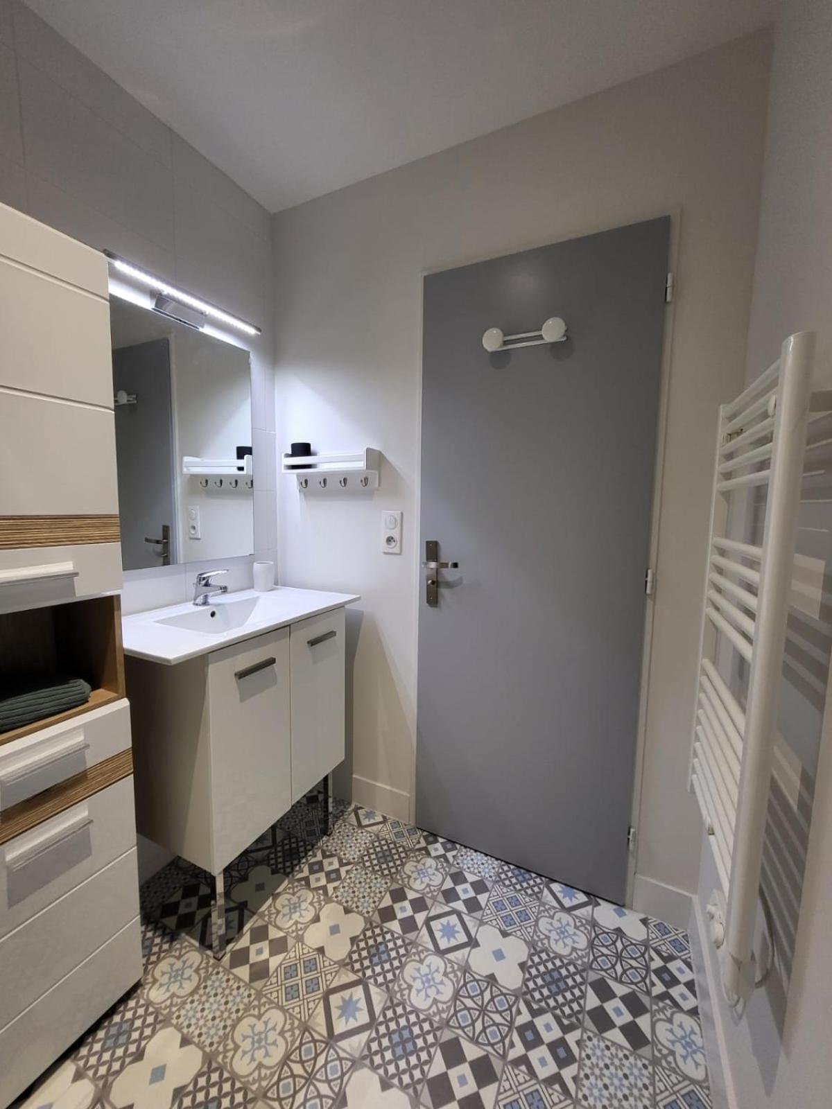Le Patio - Appartement Calme - Hyper Centre Pau Luaran gambar