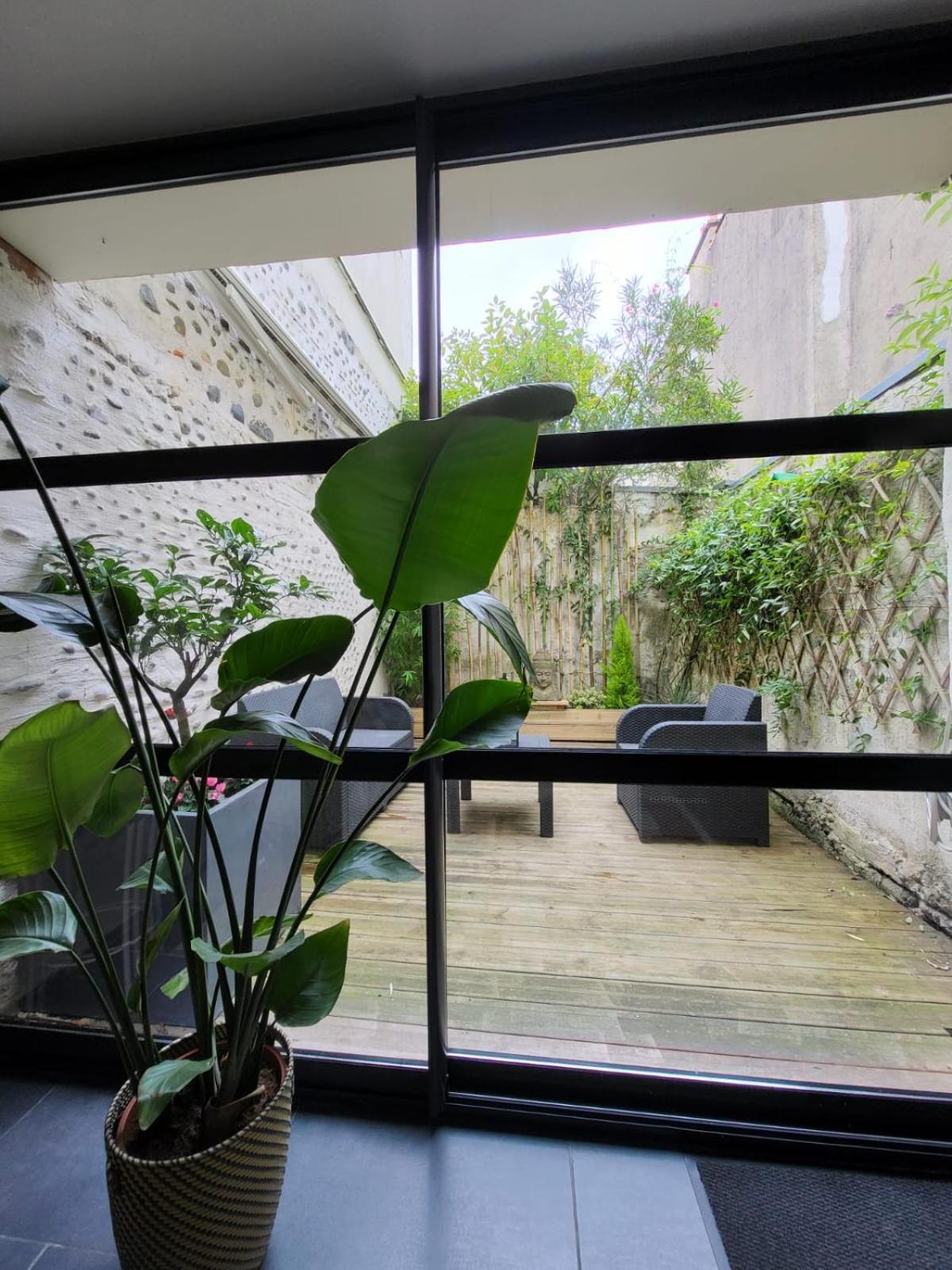 Le Patio - Appartement Calme - Hyper Centre Pau Luaran gambar